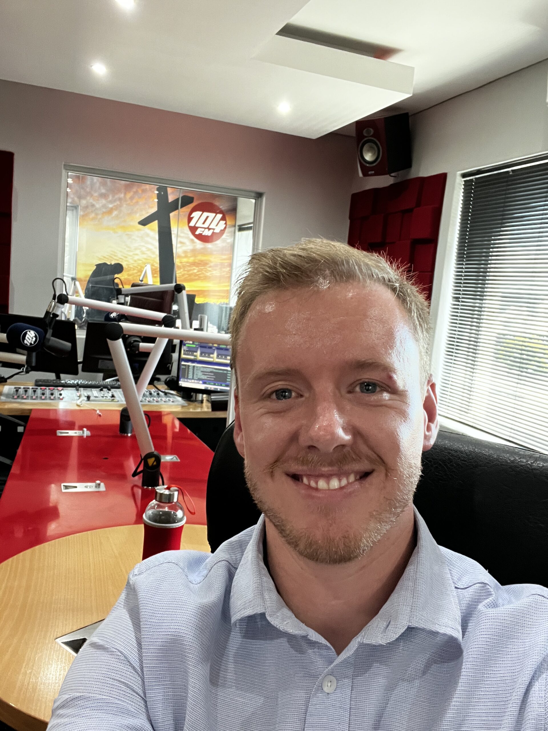 Daniël Luttig - Radio Tygerberg interview - selfie in broadcast studio